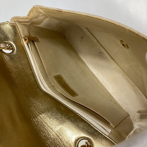 CHANEL Beige Shoulder Bag - Picture 14 of 16